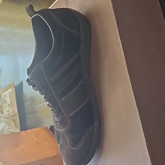 LOUIS VUITTON  Brown suede sneakers  Men's 8 1/2 / Ladies 10 With shoe box - Picture 4 of 16